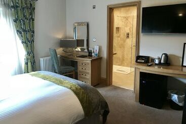 Ennios Boutique - Southampton