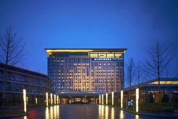 هتل Four Points By Sheraton Langfang, Gu An