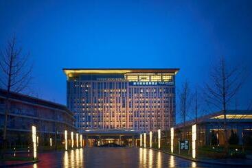 هتل Four Points By Sheraton Langfang, Gu An