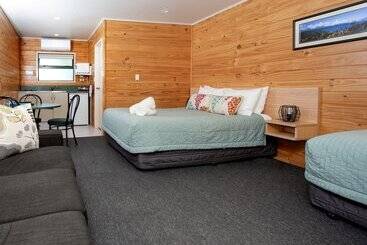 هتل Motueka Top 10 Holiday Park