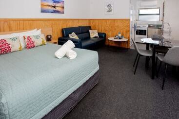 هتل Motueka Top 10 Holiday Park