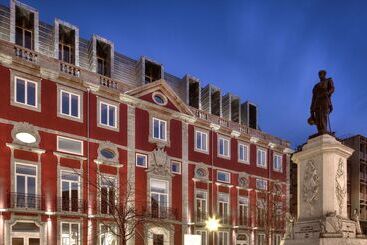 هتل NH Collection Porto Batalha