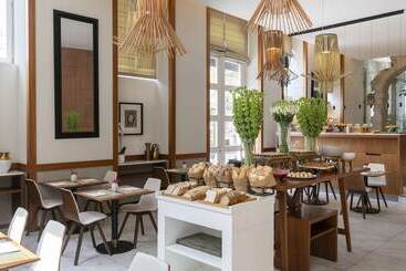 هتل NH Collection Porto Batalha