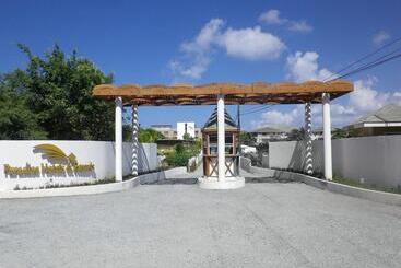 Paradise Beach Hotel & Resort
