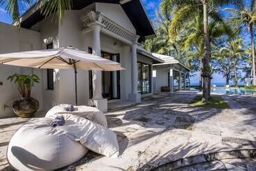 هتل The Anda Mani Khaolak Beachfront Villas