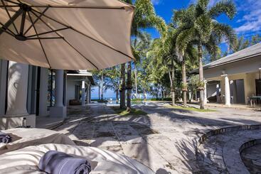 هتل The Anda Mani Khaolak Beachfront Villas