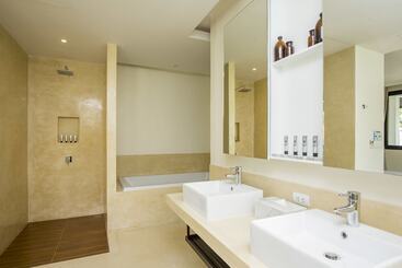 هتل The Anda Mani Khaolak Beachfront Villas