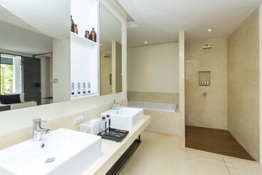 هتل The Anda Mani Khaolak Beachfront Villas