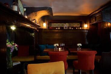Отель The Talbot Inn
