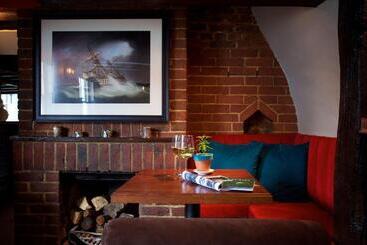 Отель The Talbot Inn