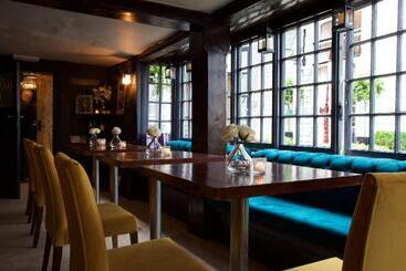 Отель The Talbot Inn
