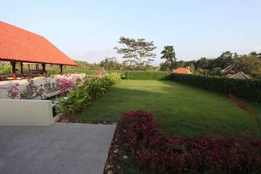 هتل Ubud Wana Resort