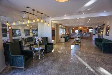 هتل Vitoria Palace