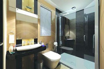 Laurent & Benon Suites Santacruz East