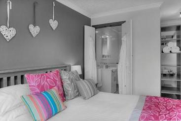 پانسیون Grove Guest House