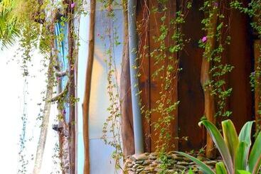 Vanira Lodge