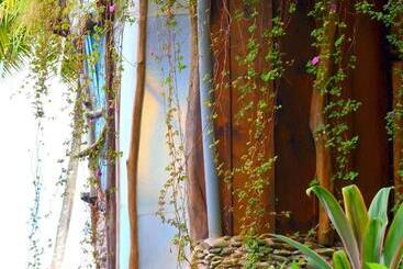 Vanira Lodge