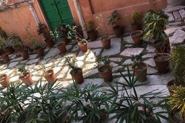 تختخواب و صبحانه Jaipur Haveli