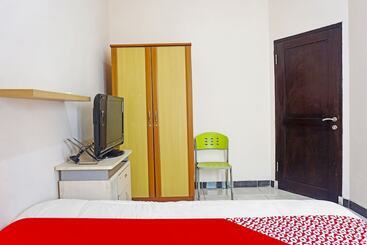 هتل Karawaci Taman Permata Tiga Mitra Reddoorz
