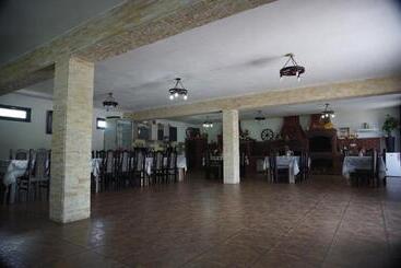 پانسیون Casa Rares & Karina