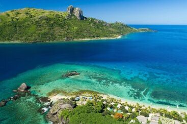 هتل Barefoot Kuata Island Resort