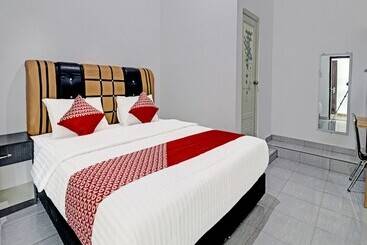 هتل Oyo 91203 Naufal Residence Syariah