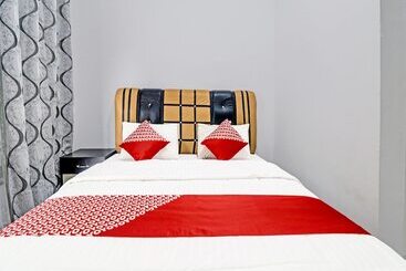هتل Oyo 91203 Naufal Residence Syariah