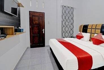 هتل Oyo 91203 Naufal Residence Syariah