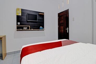 هتل Oyo 91203 Naufal Residence Syariah