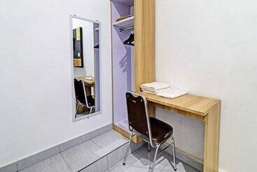 هتل Oyo 91203 Naufal Residence Syariah
