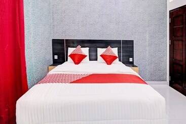 هتل Oyo 91203 Naufal Residence Syariah