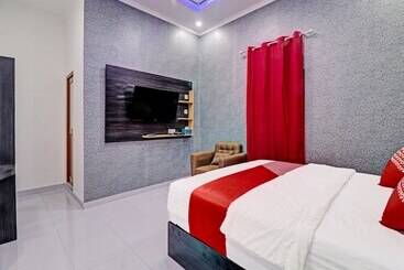 هتل Oyo 91203 Naufal Residence Syariah