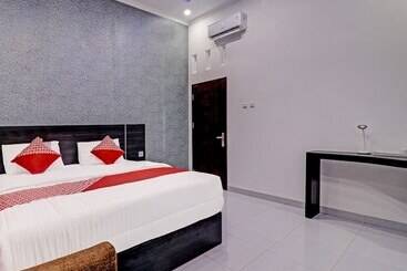 هتل Oyo 91203 Naufal Residence Syariah