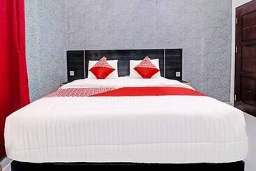 هتل Oyo 91203 Naufal Residence Syariah
