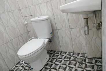 هتل Oyo 91203 Naufal Residence Syariah