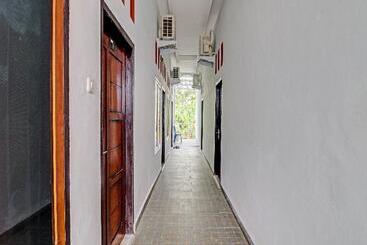 هتل Oyo 91203 Naufal Residence Syariah