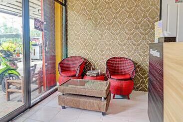 هتل Oyo 91203 Naufal Residence Syariah