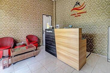 هتل Oyo 91203 Naufal Residence Syariah