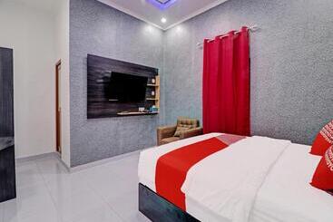 هتل Oyo 91203 Naufal Residence Syariah