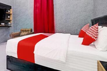 هتل Oyo 91203 Naufal Residence Syariah