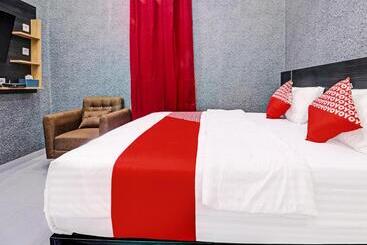 هتل Oyo 91203 Naufal Residence Syariah
