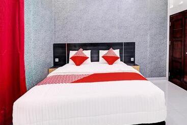 هتل Oyo 91203 Naufal Residence Syariah