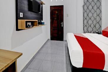 هتل Oyo 91203 Naufal Residence Syariah