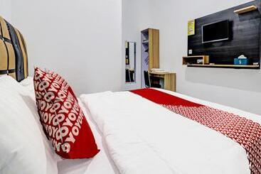 هتل Oyo 91203 Naufal Residence Syariah