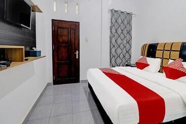 هتل Oyo 91203 Naufal Residence Syariah