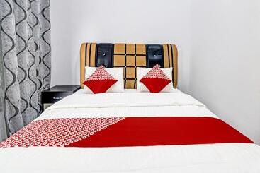 هتل Oyo 91203 Naufal Residence Syariah