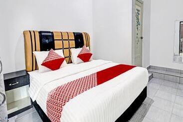 هتل Oyo 91203 Naufal Residence Syariah