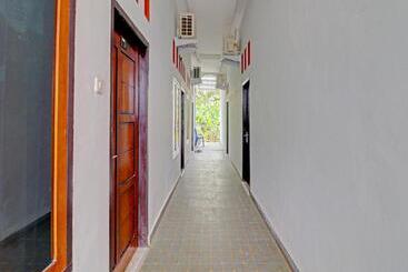 هتل Oyo 91203 Naufal Residence Syariah