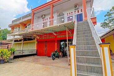 هتل Oyo 91203 Naufal Residence Syariah