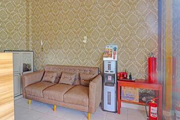 هتل Oyo 91203 Naufal Residence Syariah